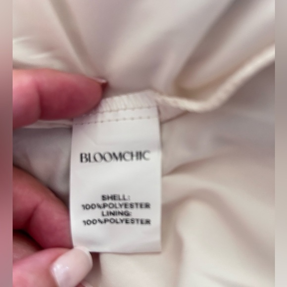 BLOOMCHIC
Silhouette Floral Print Cap
Sleeve Midi Dress - Picture 12 of 14